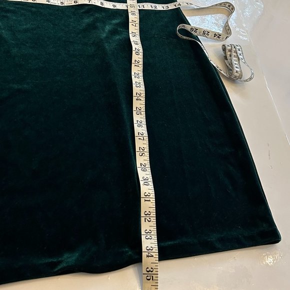 Emerald Green Velvet Dress. - Picture 7 of 8